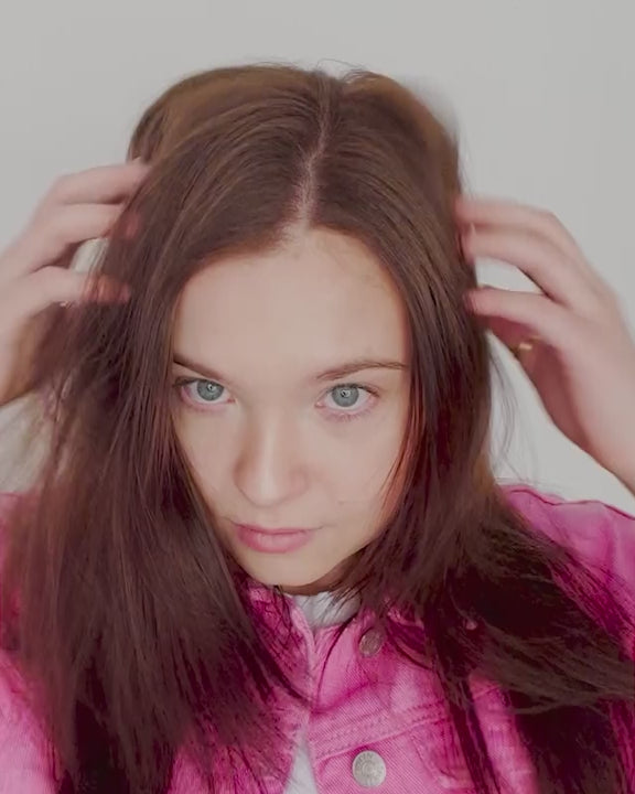 Video showcasing results of using GLOSS.ME hair oil, results show smooth hair with no frizz.