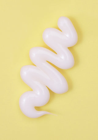 Close-Up  BOUNCE.ME Curl Balm texture showing  a light creamy formula