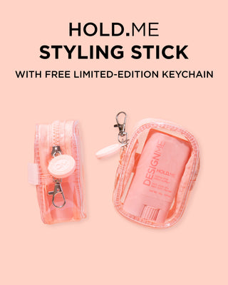 DESIGNME HOLD.Me styling stick with a free limited-edition keychain on a pink background
